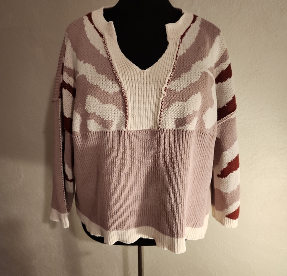 POL Sweaters - POL Light Mauve Cream V-Neck Patterned Sweater Women's Size Small